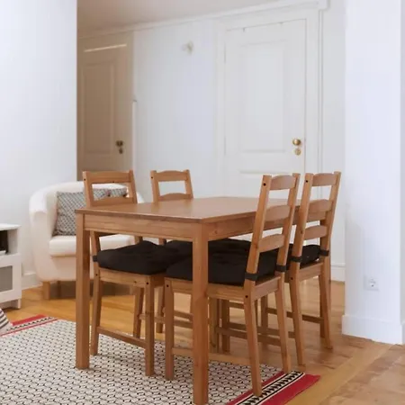 Blue Point Lisbon, Bairro Alto Apartment *