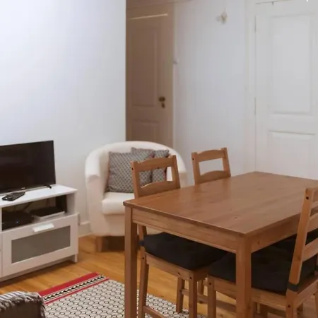 Blue Point Lisbon, Bairro Alto Apartment *